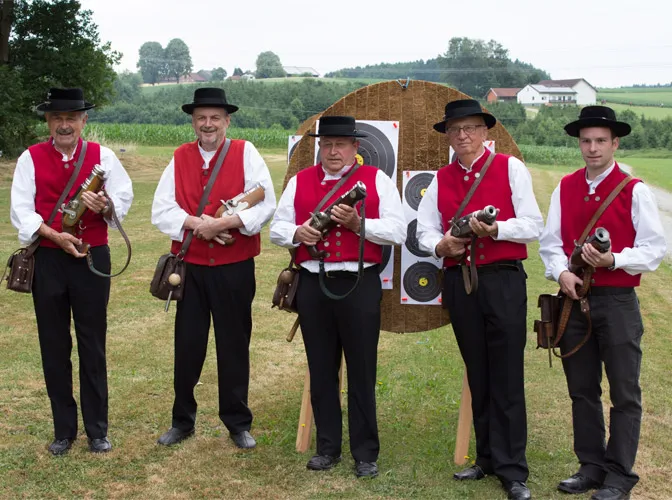 Böllerschützen zur Eröffnung der LM Feld 2017