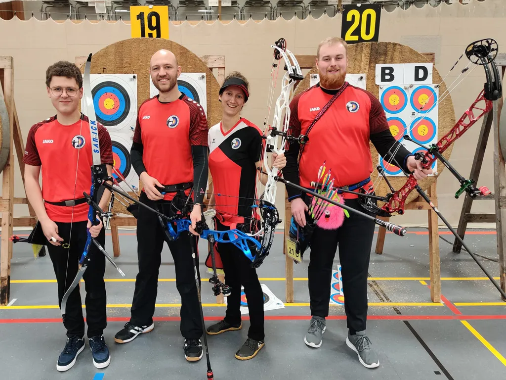 Gruppenbild der Schützen vom 1. BSC Rottal bei der Niederbayerischen Hallenmeisterschaft 2025